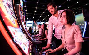 Kontrol taruhan dan pengaturan otomatis di Treasures of Aztec